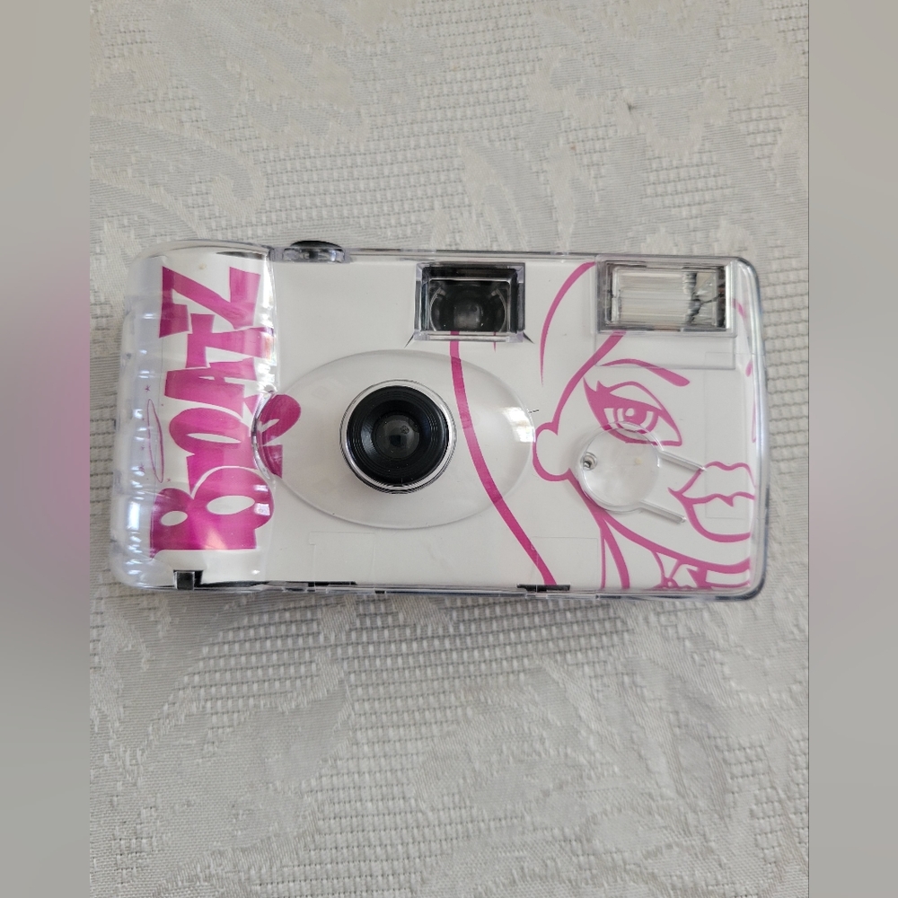 Vintage Bratz 35 mm camera.ready to use with flash